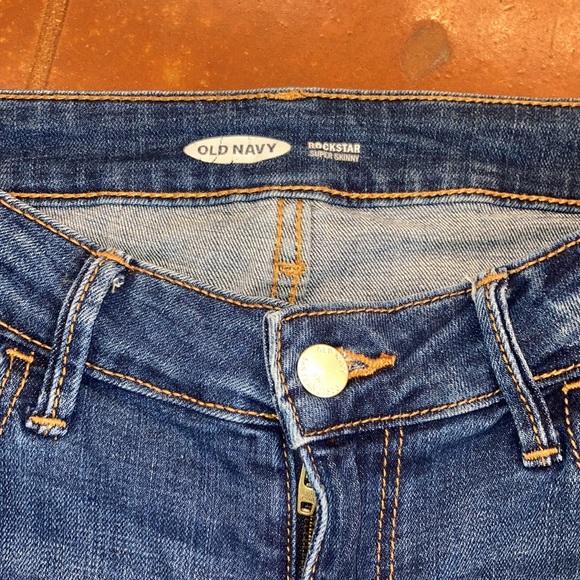 EUC Old Navy Women’s Rockstar Super Skinny Raw Hem Denim Jeans Sz 4 - Picture 3 of 12